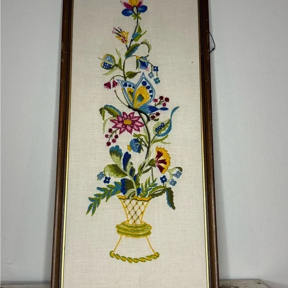 Vtg Framed Crewel Embroidery Flowers Floral Bouquet Needlework Art on Linen